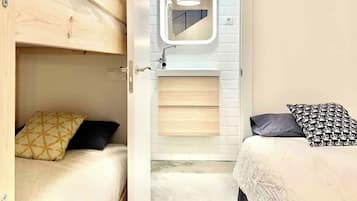 2 bedrooms, iron/ironing board, WiFi, bed sheets