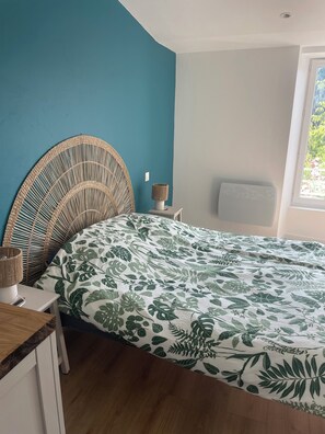 3 bedrooms, travel cot - Oleronaise house sleeps 6 totally renovated in the heart of St Georges d'oleron (Saint-Georges-d'Oléron)