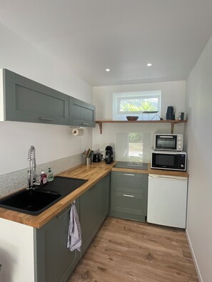 Microwave, oven, stovetop, dishwasher - Oleronaise house sleeps 6 totally renovated in the heart of St Georges d'oleron (Saint-Georges-d'Oléron)