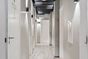 Kaiteet käytävillä