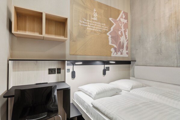 Economy Double Room | Desk, free WiFi