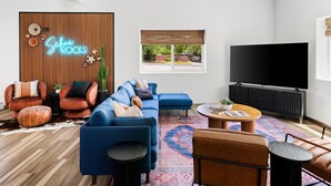 Smart TV, offices