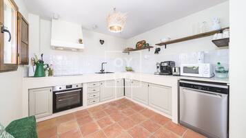 Frigorífic, microones, forn i placa de cuina