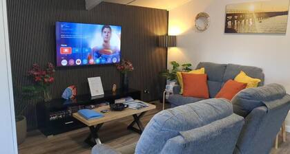 The Flat on Muddy- Welcome to your stylish home away from home!