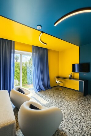 Comfort-huone, näköala pihalle | Tallelokero huoneessa, pimennysverhot, ilmainen Wi-Fi