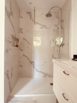 Shower, hair dryer, towels, toilet paper