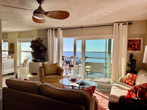 Luxury Riverfront Condo with heated pool and penthouse views 