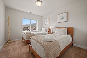 4 bedrooms, desk, iron/ironing board, travel cot