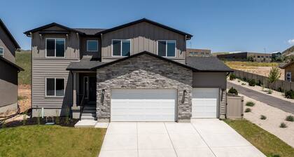 Wasatch Peak Chateau Ro3a| Pool | Hot Tub | Unit A