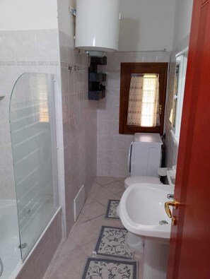 Shower, hair dryer, bidet, towels - Isa apartment (Posada)
