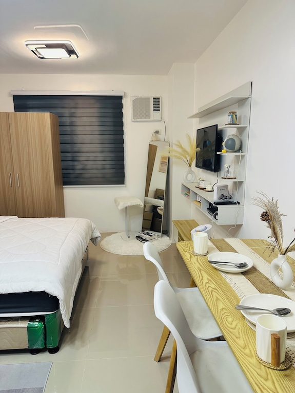 Cozy 1-bedroom Condo In Iloilo City With Ac, Fitness Room ,Pool ,Gaming Lounge - San Lorenzo