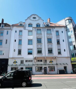 Exterior - Stylish City Apartment at Lister Platz - Central, Quiet, Families-Friendly (Hannover)