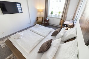 3 bedrooms, desk, travel cot, free WiFi