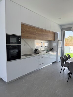 Mikrowelle, Ofen, Geschirrspüler