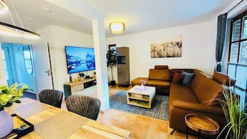 Smart-tv, pejs, videospil, bordtennisbord