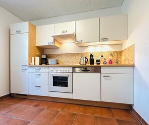 Frigorífic, forn, placa de cuina i rentaplats