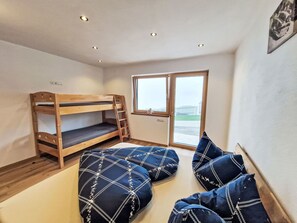 1 bedroom, travel crib, free WiFi