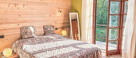 2 bedrooms, travel cot, free WiFi