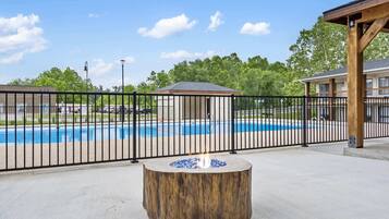 Kondominium, Beberapa Tempat Tidur, balkon (403 Vet's Blvd E-391) | Kolam renang