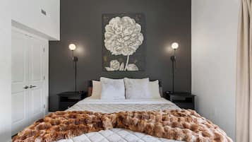 Kondominium, Beberapa Tempat Tidur, balkon (403 Vet's Blvd E-391) | 1 kamar tidur dan didekorasi berbeda-beda