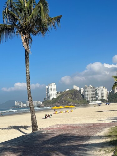 Apartamento Rio Negro, Guaruja, praia da enseada e acomoda até 8 pessoas.