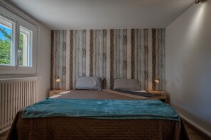 2 chambres, fer et planche à repasser, draps fournis