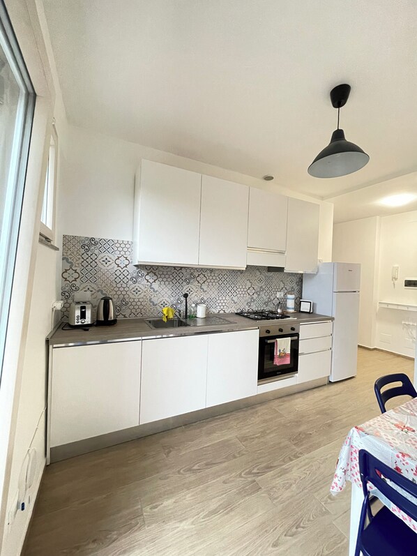 Oven, stovetop, dishwasher