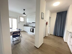 Oven, stovetop, dishwasher - Park view -cozy apartment just minutes from the metro (Roma)