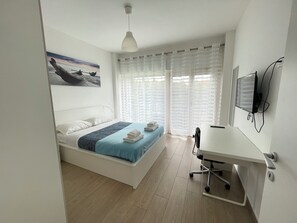 2 bedrooms, iron/ironing board, WiFi, bed sheets