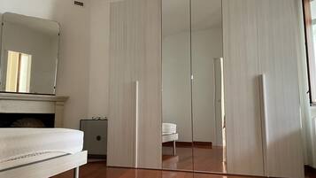 1 chambre, fer et planche Ă repasser, Wi-Fi, draps fournis