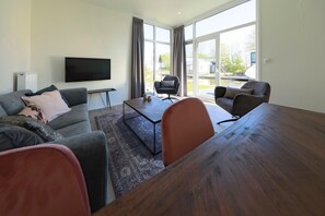Chalet | Living room - Modern Chalet in a Park Near the Veluwemeer (Hulshorst)