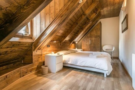 Caja de seguridad en la habitación y escritorio