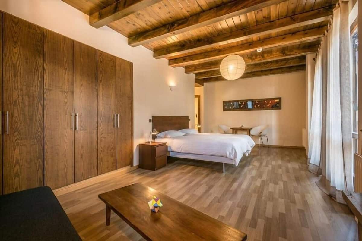 In-room safe, desk, laptop workspace, free WiFi