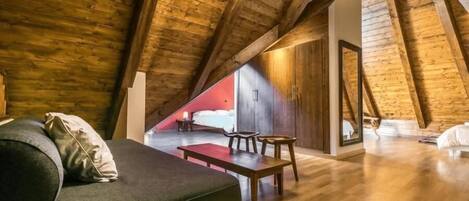 In-room safe, desk, laptop workspace, free WiFi