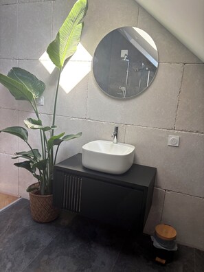 Handtücher, Seife, Toilettenpapier