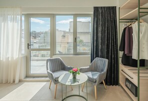 700 Luxury Suite | Cofres nos quartos, cortinas blackout, quartos à prova de som