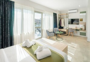 700 Luxury Suite | セーフティボックス (室内)、遮光カーテン、防音設備、アイロン / アイロン台