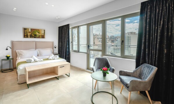 700 Luxury Suite | In-room safe, blackout curtains, soundproofing, iron/ironing board - ELA FIVE RESIDENCES  (Athina)
