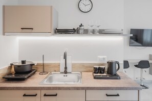 High chair - ELA FIVE RESIDENCES  (Athina)