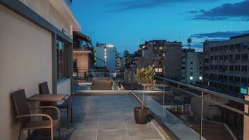 602-603 Connecting Apartments | Balcone