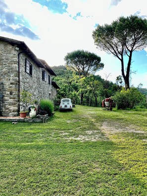 Property grounds - Farmhouse with incredible view with pool (Umbria)