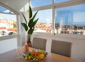 Appartement Supérieur, 2 chambres, balcon, vue océan | Cuisine privée | Machine à expresso, bouilloire électrique