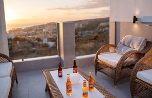 Apartamento superior, 2 habitaciones, balcón, vistas al mar | Terraza o patio