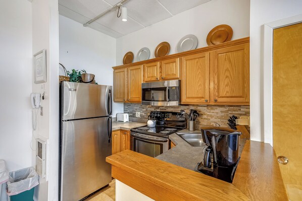 Fridge, microwave, stovetop, dishwasher
