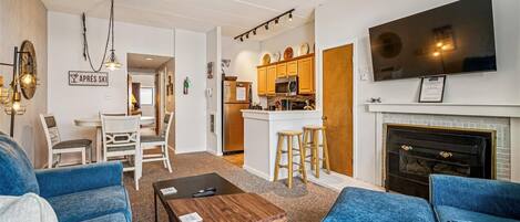 Télévision, cheminée