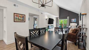 Condo, Multiple Beds, Balcony (403 Veterans 389/391) | Dining