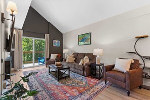 Living area - Creekside Duo Near the Landing (Branson)