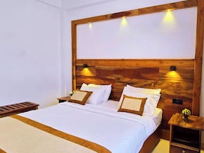 Quarto casal luxo, sacada, vista para a montanha | Wi-Fi de cortesia