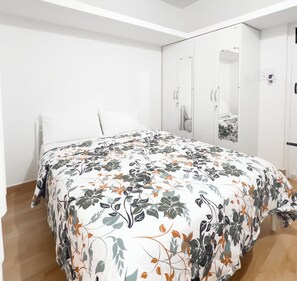 1 chambre, fer et planche à repasser, accès Internet, draps fournis