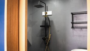 Shower, jetted bath, hair dryer, towels